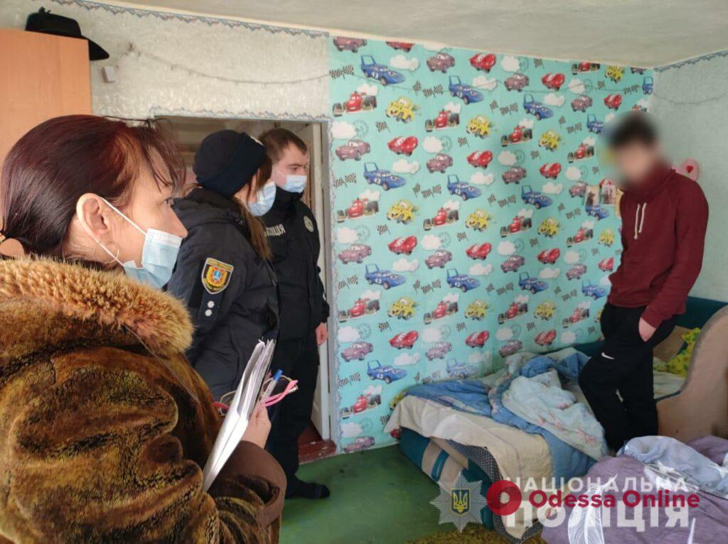 Не хватает еды и чистой одежды, в доме грязно: в Одесской области две матери-одиночки не выполняют родительские обязанности