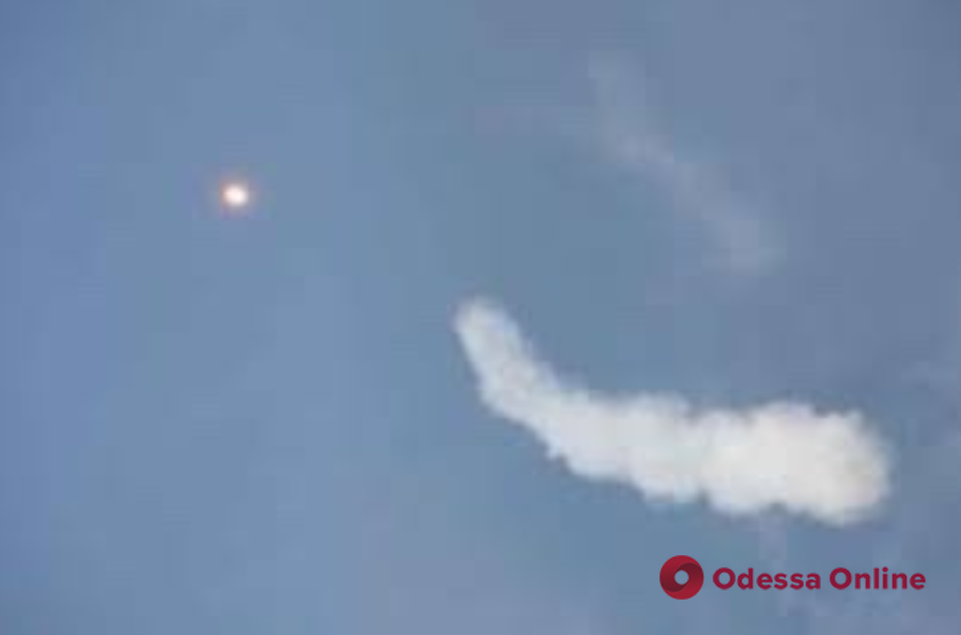 В небе над Одессой сбили самолет российских оккупантов (обновлено)