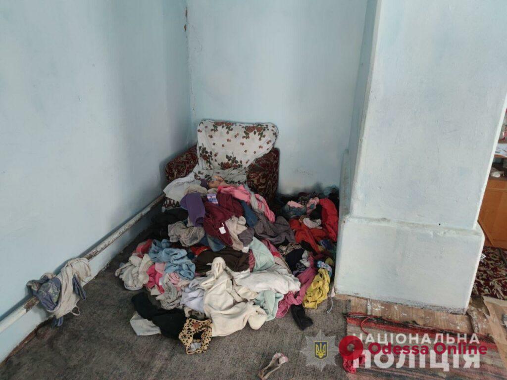 В Одесской области у горе-матери забрали 8-летнюю дочь — ребенок ходил в грязных вещах и заразился педикулезом