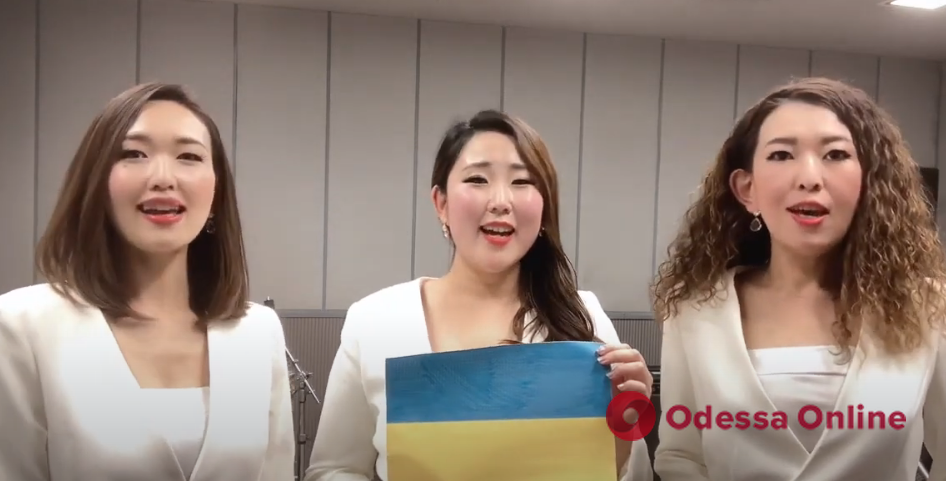 Участницы японской группы из города-побратима Одессы исполнили гимн Украины (видео)