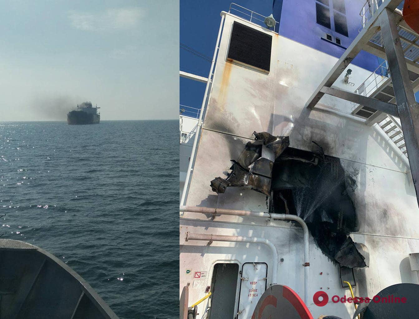 В Черном море недалеко от Южного бункеровщик был подбит российским кораблем (обновлено)