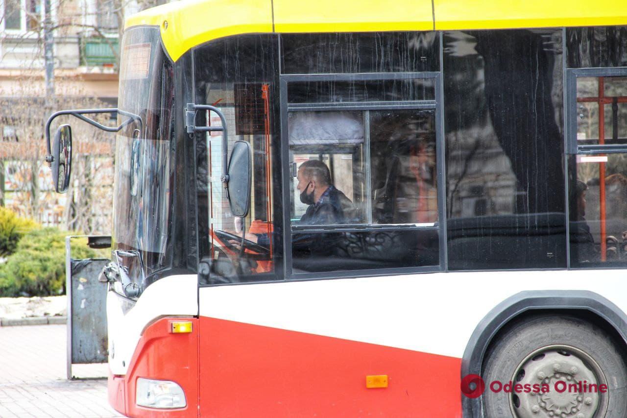 По новому графику: в Одессе трамваи и троллейбусы вышли на все маршруты