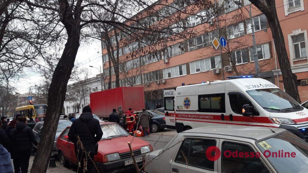 Стало плохо за рулем: в центре Одессы столкнулись две легковушки