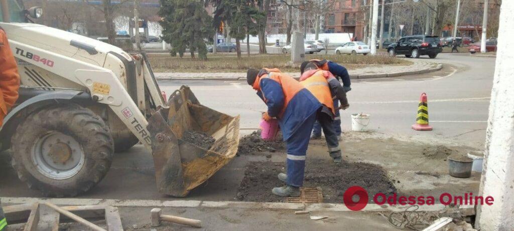 Планируйте маршрут заранее: где в Одессе чистят и ремонтируют дождеприемники