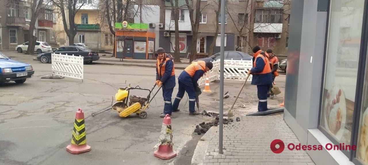 Планируйте маршрут заранее: где в Одессе ремонтируют дороги и чистят дождеприемники