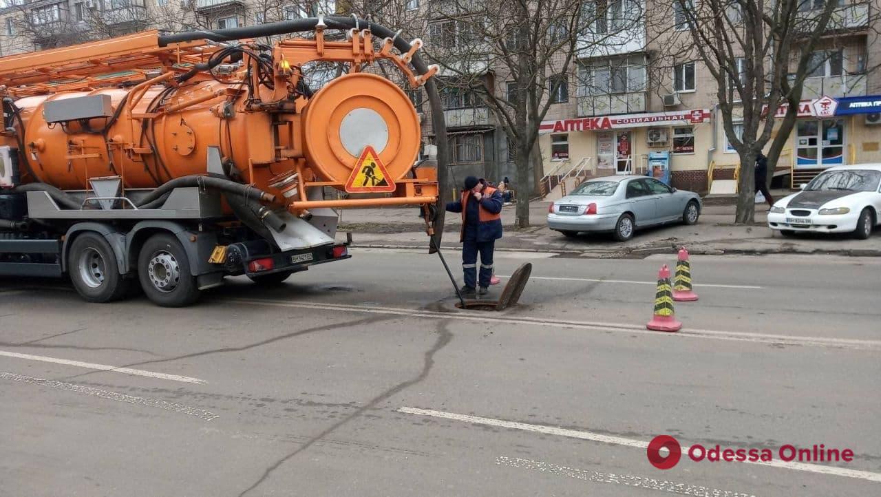 Планируйте маршрут заранее: где в Одессе ремонтируют дороги и чистят дождеприемники