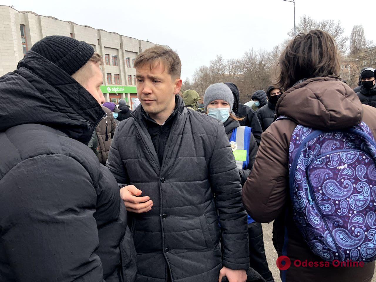 В Одессе активисты разогнали митинг пророссийской партии под ОГА (фото)
