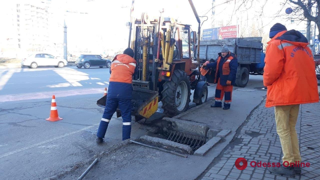 Планируйте маршрут: где в Одессе ремонтируют дороги и чистят дождеприемники