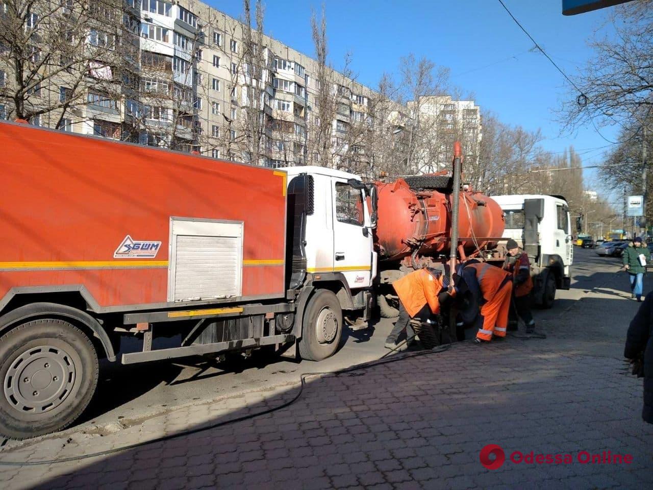 Планируйте маршрут заранее: где в Одессе чистят дождеприемники