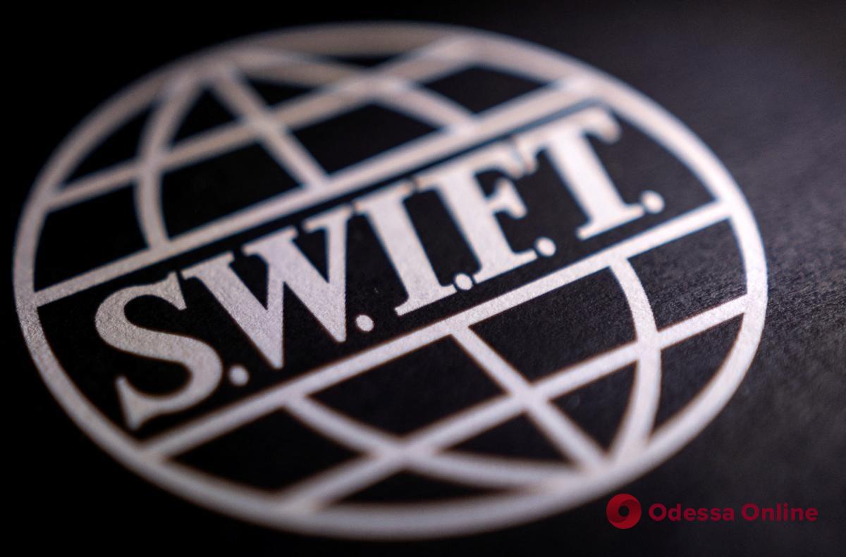 ЕС отключил от SWIFT семь российских банков