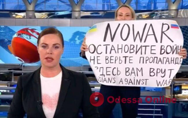«Мне стыдно за кремлевскую пропаганду»: сотрудница «Первого канала» в прямом эфире призвала остановить войну (видео)