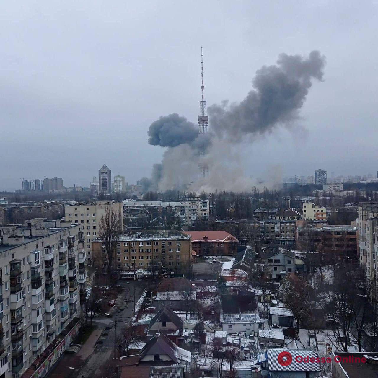 Обстрел телевышки в Киеве: есть погибшие (обновлено, видео 18+)