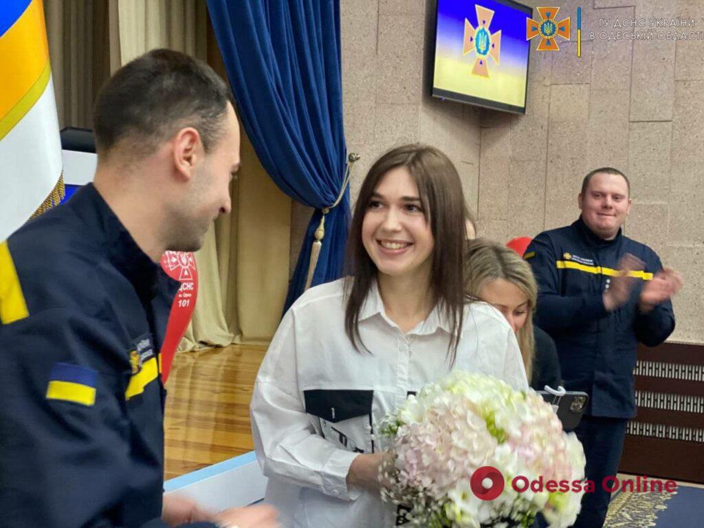 Одесские спасатели устроили свадьбу в пожарной части (видео)