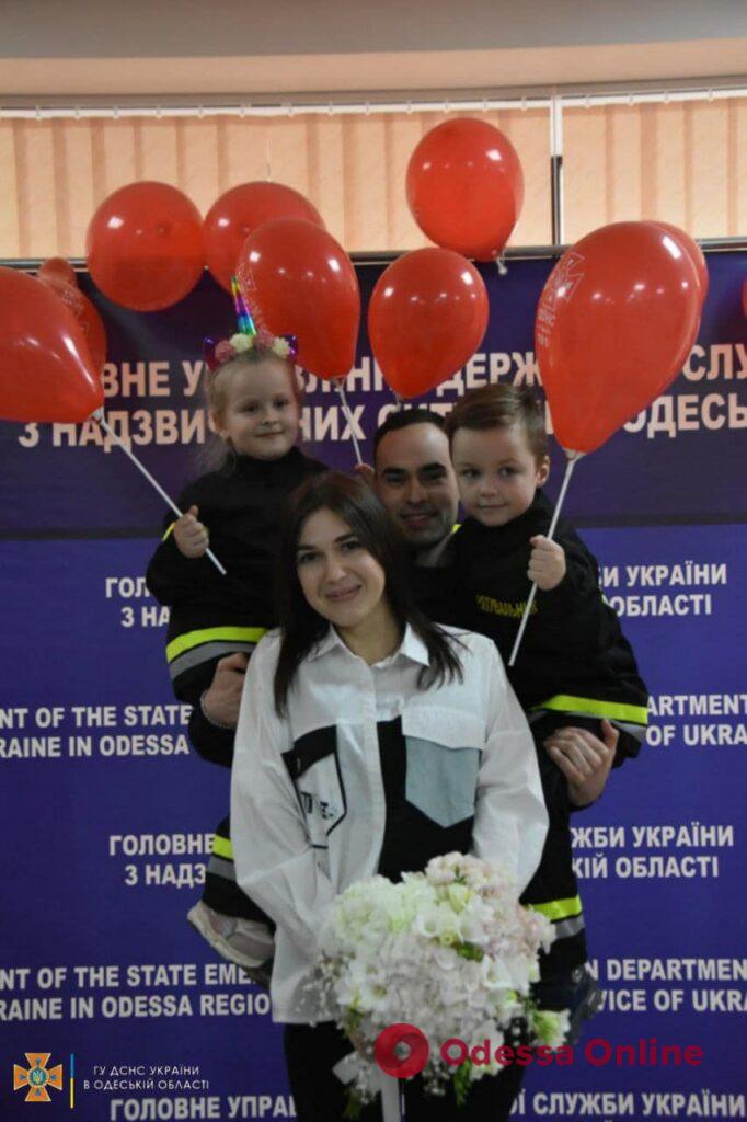 Одесские спасатели устроили свадьбу в пожарной части (видео)