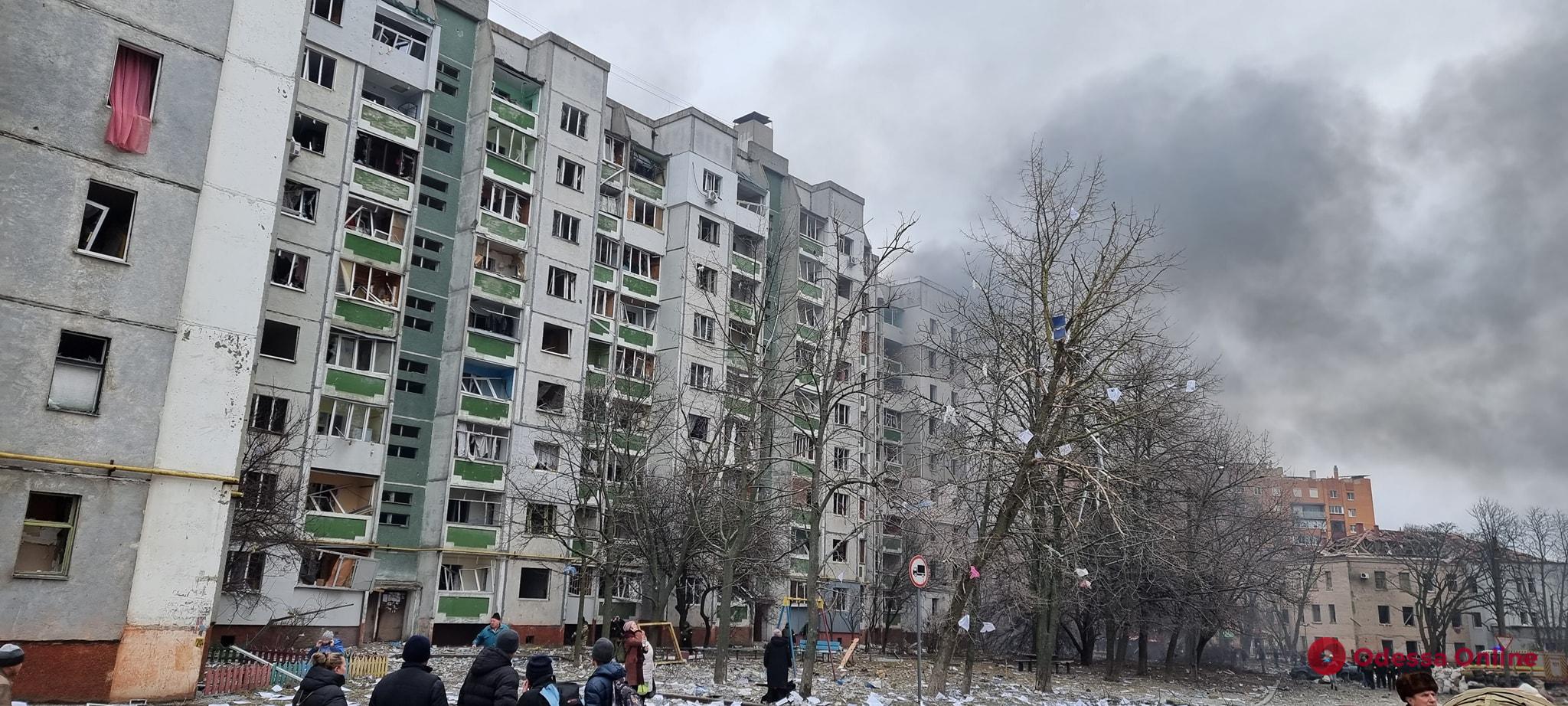 Российские оккупанты нанесли удар по жилмассиву в центре Чернигова