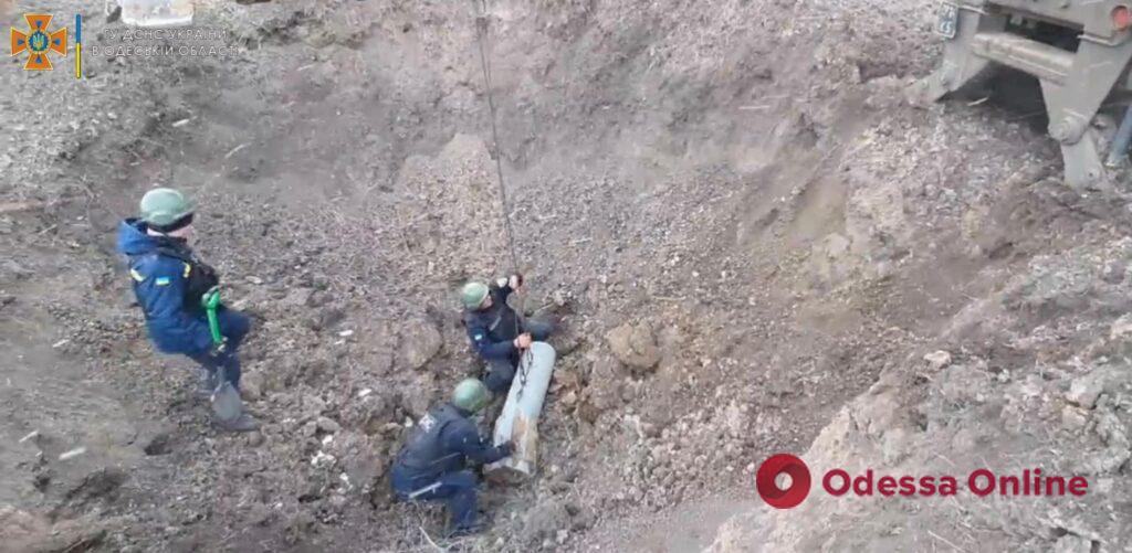 В Одесской области нашли и уничтожили авиационную бомбу (видео)