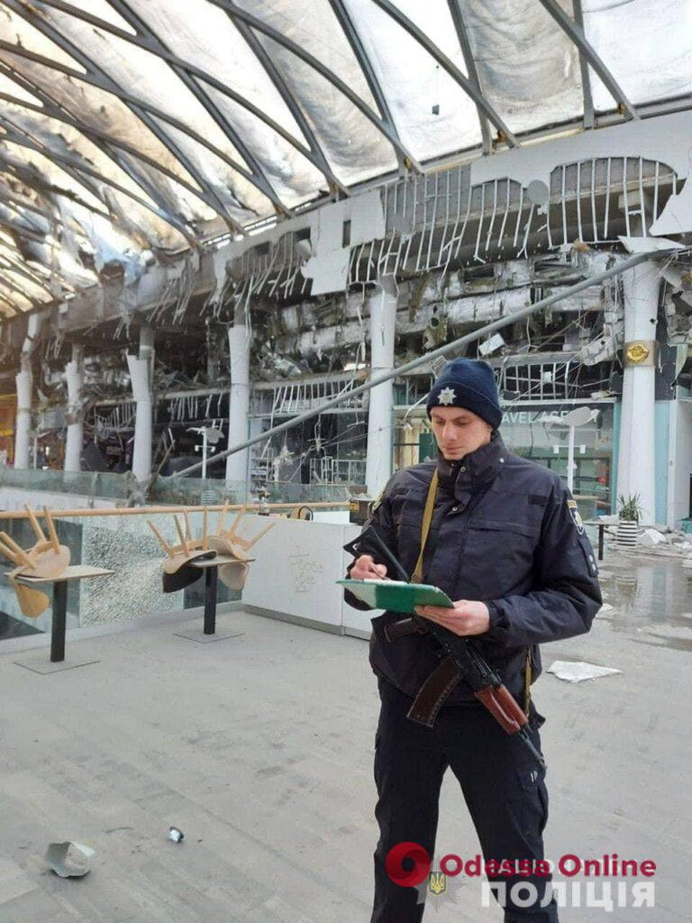 Российские оккупанты уничтожили один из крупнейших ТРЦ Харькова