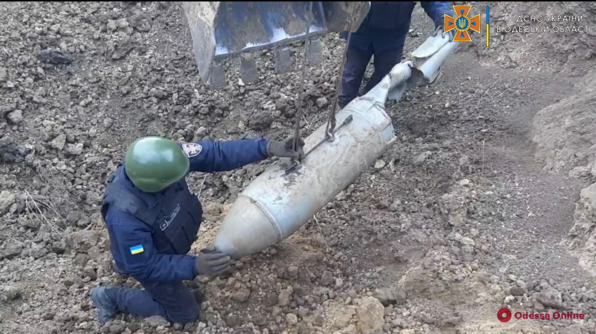 Одесские пиротехники уничтожили авиационную бомбу (фото, видео)