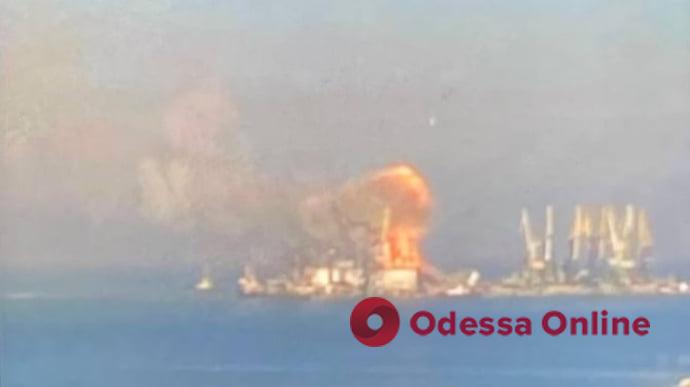 Уничтожение «Орска» в порту Бердянска: повреждены еще два десантных корабля