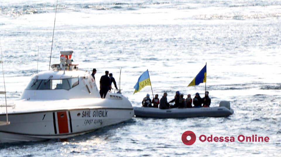 Юные одесские яхтсмены блокировали в Турции мега-яхту Абрамовича (фото, видео)
