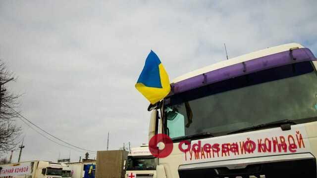 Оккупанты не пропустили гуманитарный конвой в Мелитополь и забрали весь груз