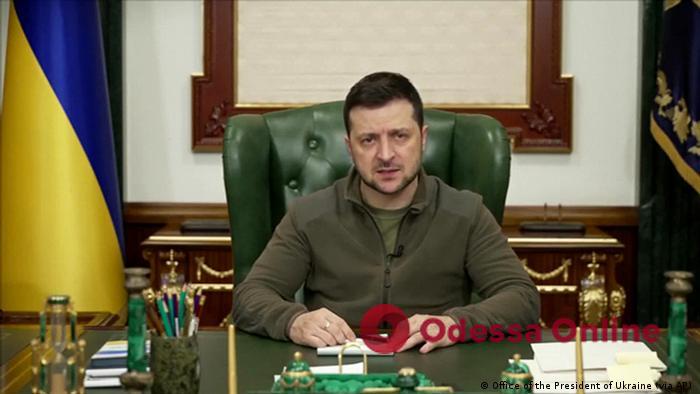 Президент Украины предложил Раде продлить военное положение
