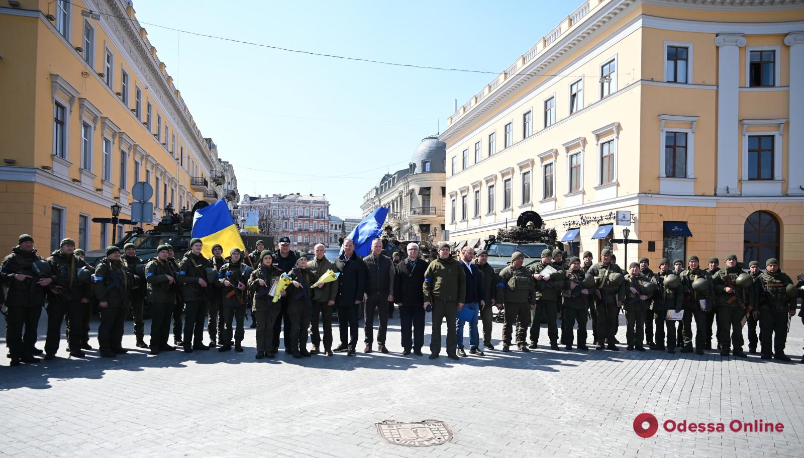 Мэр Одессы Геннадий Труханов поздравил военнослужащих с Днем Национальной гвардии Украины