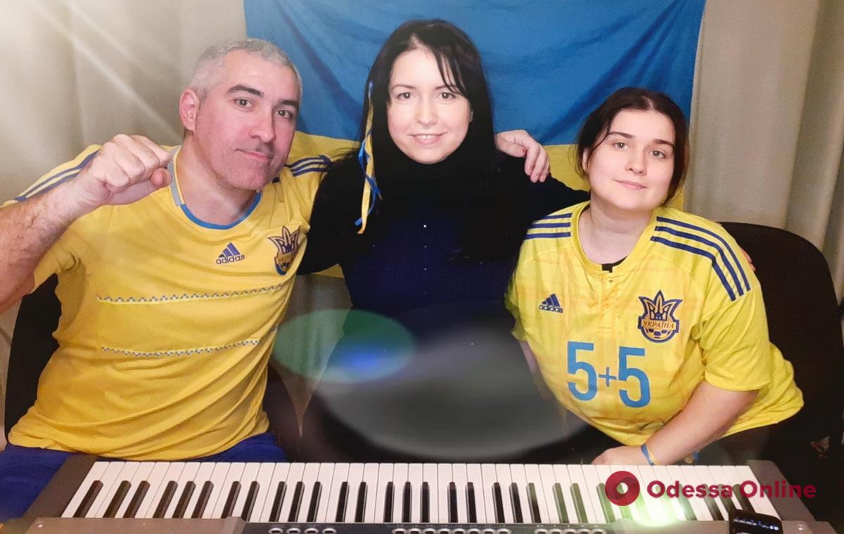 «Єднаймось, браття!»: одесская композитор записала патриотическую песню в поддержку Украины (видео)