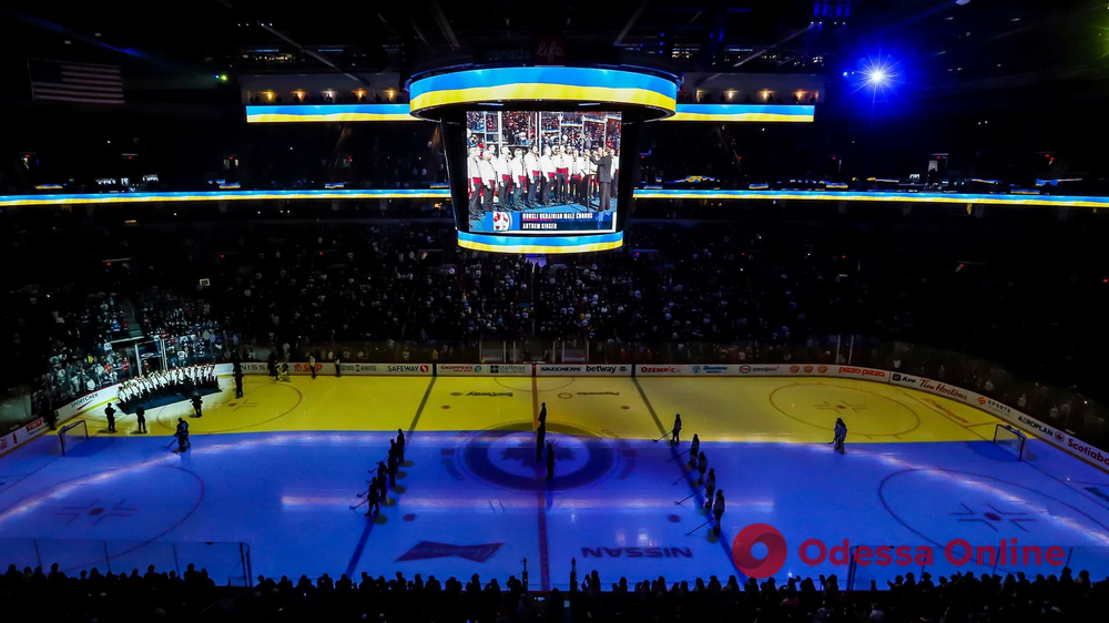 До мурашек: перед матчем НХЛ в Канаде хор исполнил гимн Украины (видео)