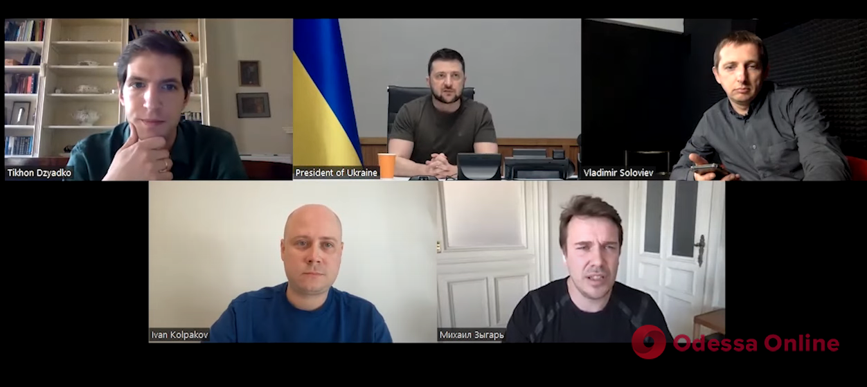 Россия должна знать правду: президент Украины Владимир Зеленский пообщался с представителями российских СМИ