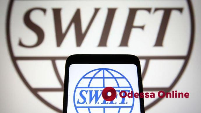 Три белорусских банка отключили от системы SWIFT