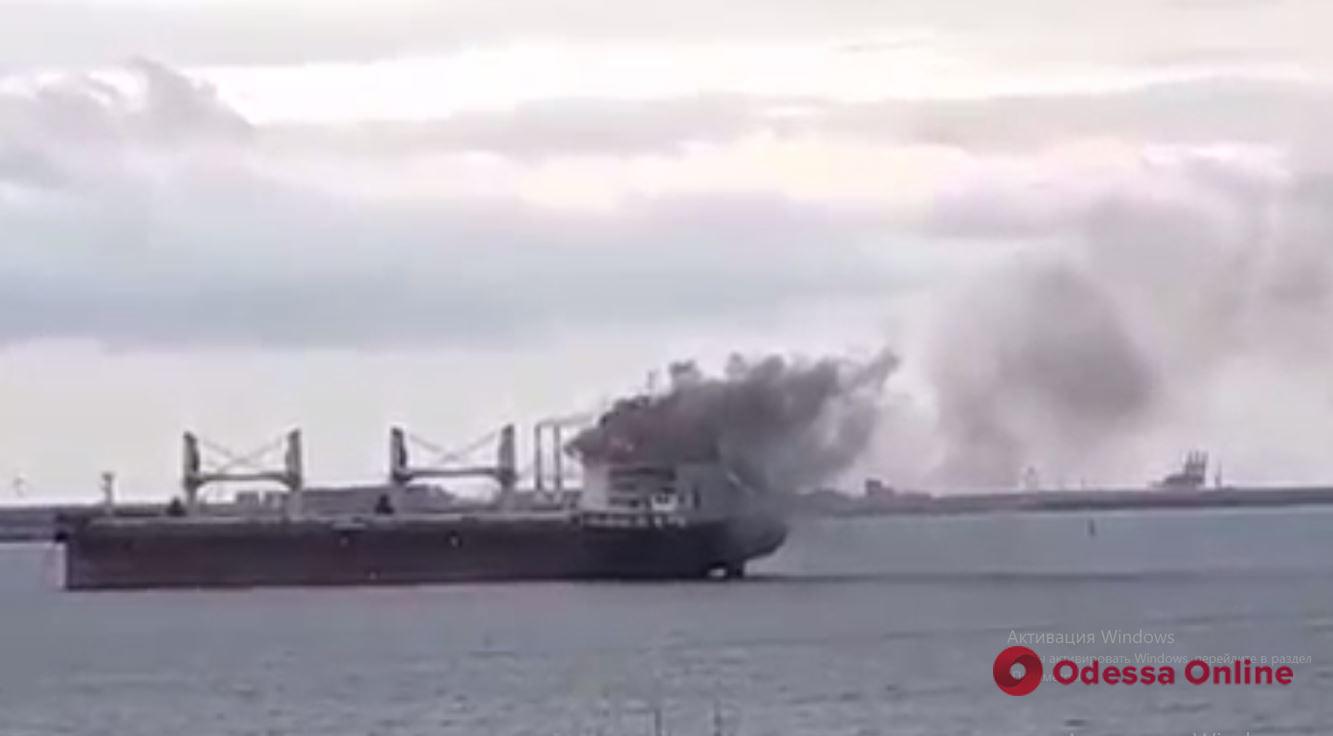 Российские оккупанты нанесли ракетный удар по иностранному торговому судну в порту «Ольвия»