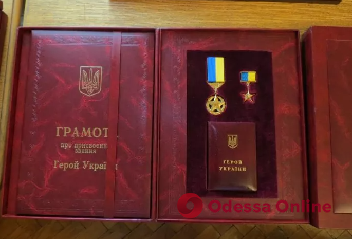 Зеленский присвоил звания Героя Украины 14 военнослужащим, шестерым из них — посмертно