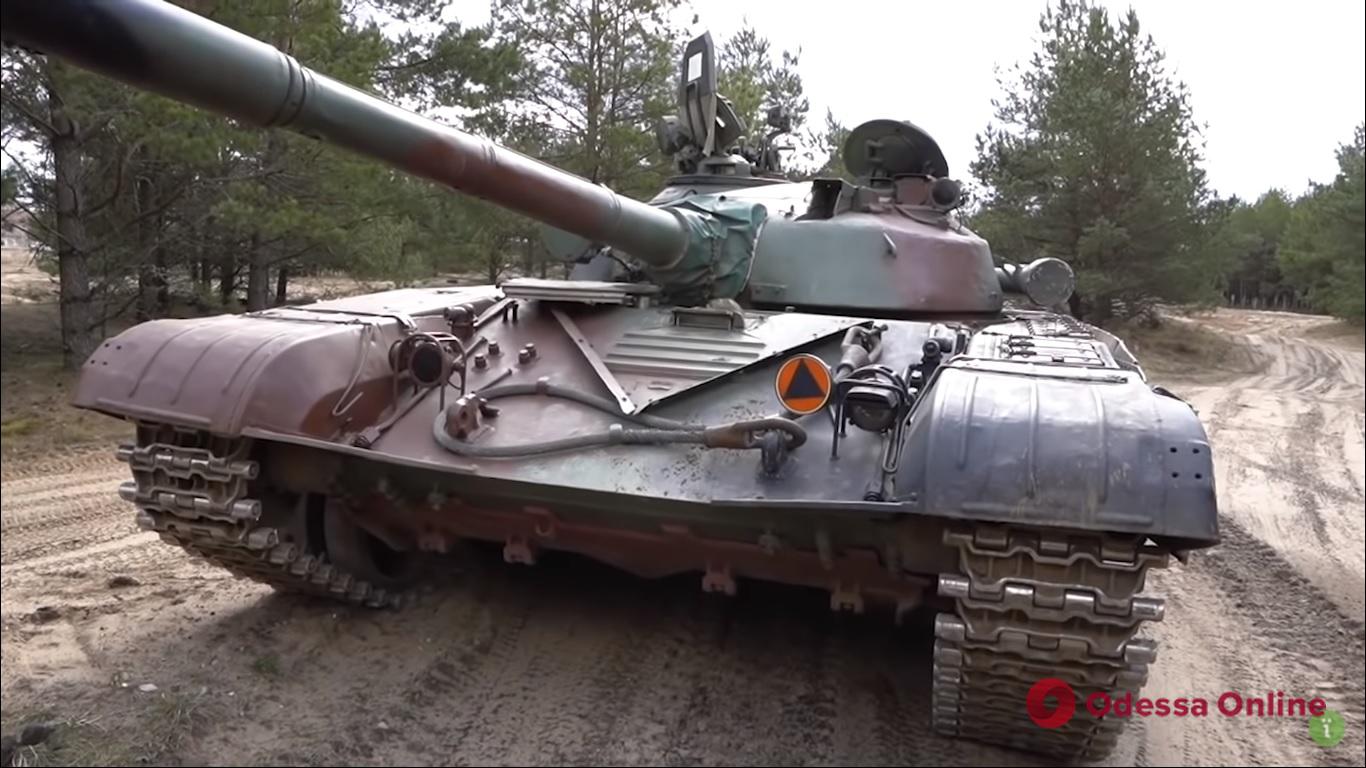 Угнать за 27 секунд: поляки записали видео о том, как можно быстро «отжать» российский танк (видео)