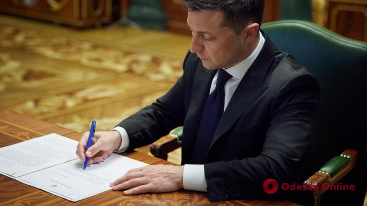 Зеленский подписал закон об уголовной ответственности для коллаборационистов