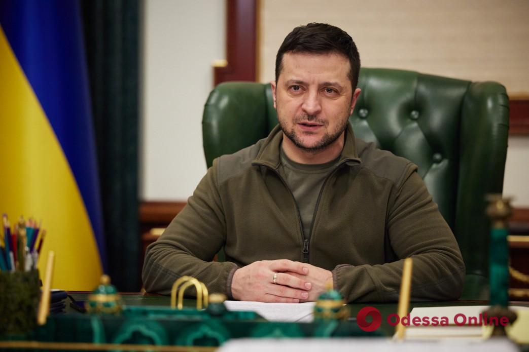 Зеленский отметил государственными наградами 96 украинских военных