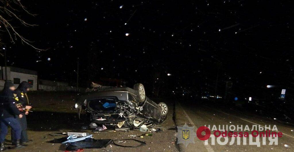 В Одесской области Nissan влетел в островок безопасности — водитель погиб на месте