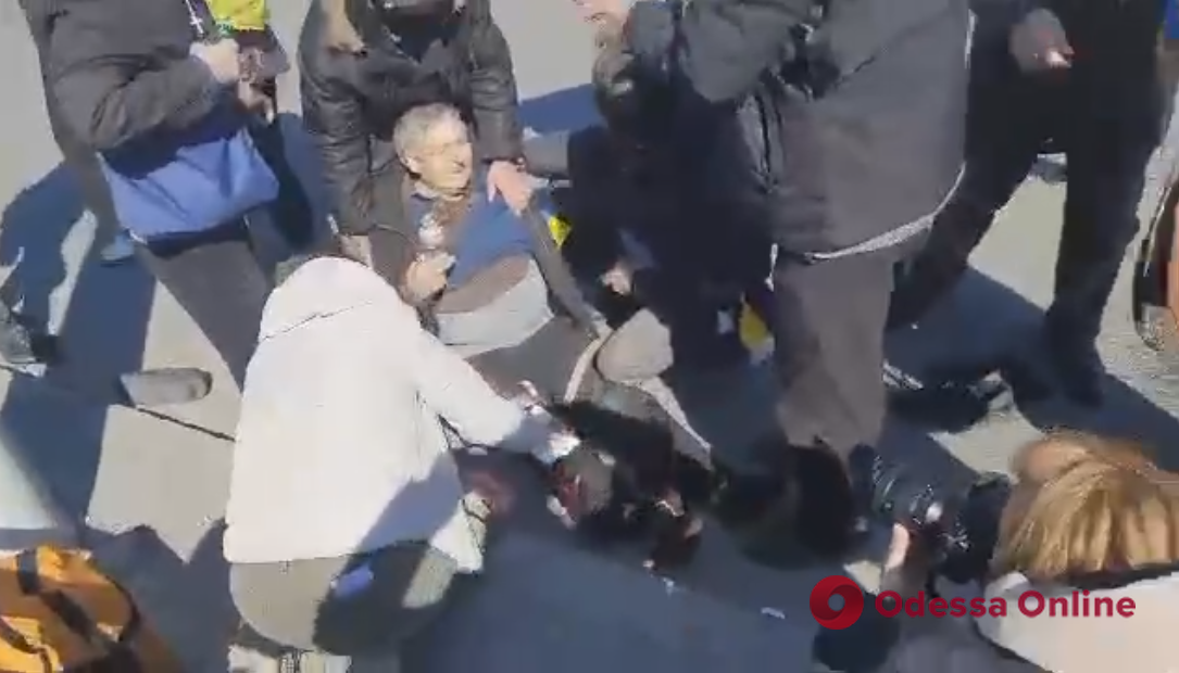 В Херсоне российские оккупанты открыли огонь по мирным протестующим (видео)