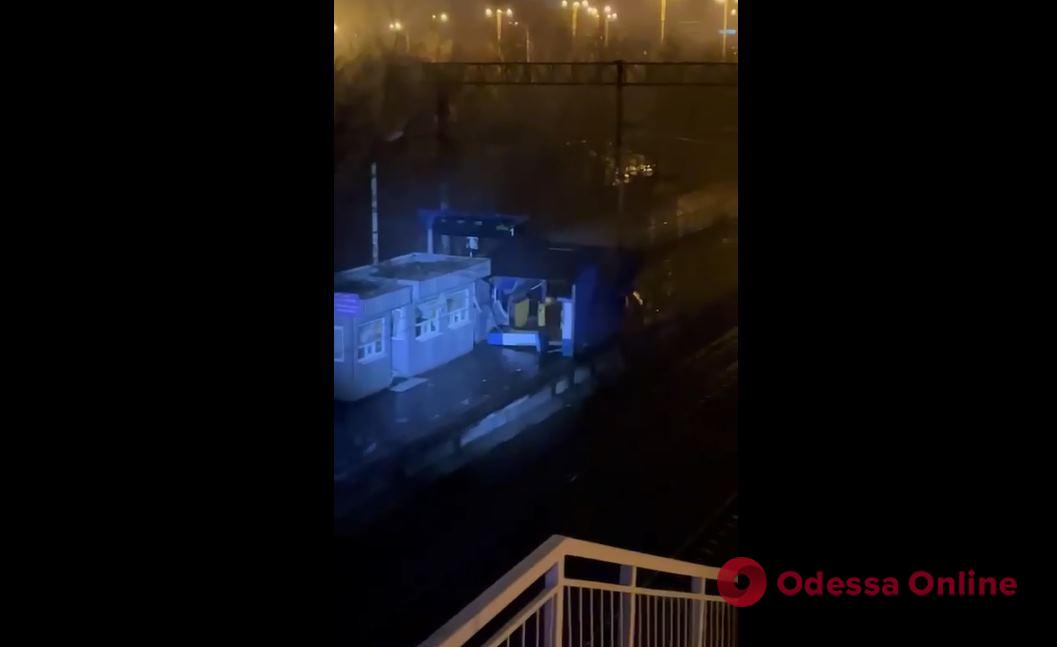Российские войска ударили по киевскому железнодорожному вокзалу, где происходит эвакуация