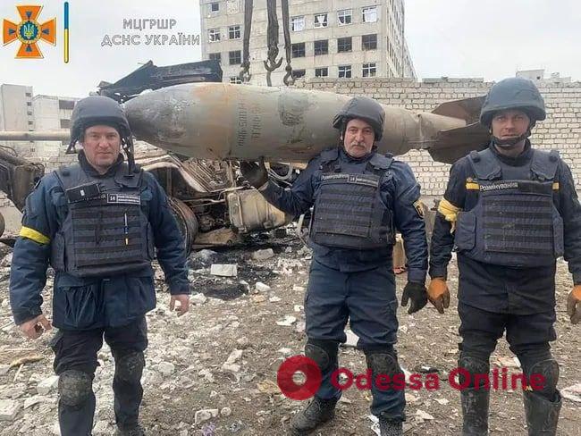 Российские оккупанты сбрасывают на мирное население Харькова фугасные бомбы (фото)