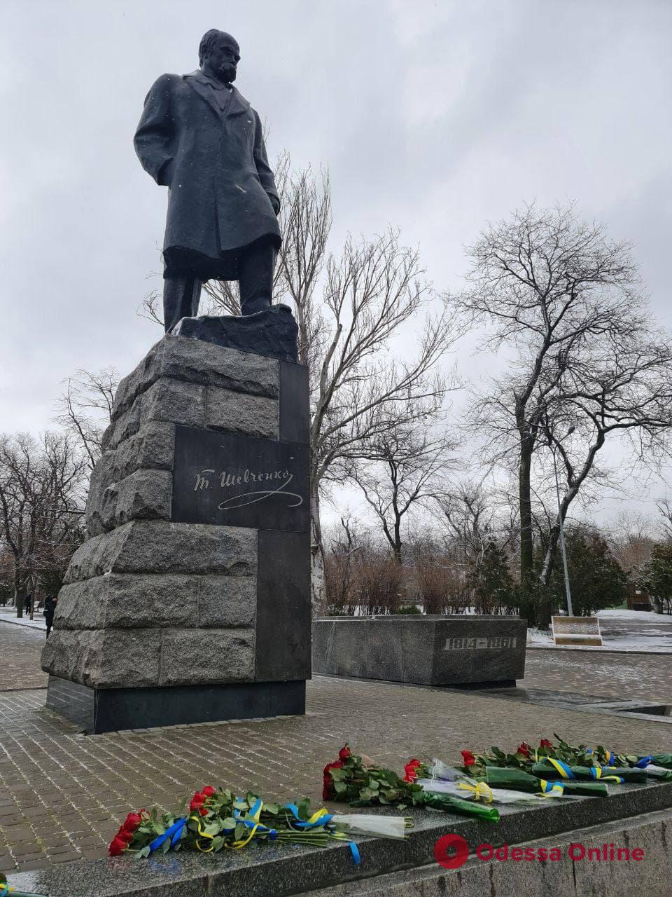 В Одессе возложили цветы к памятнику Шевченко