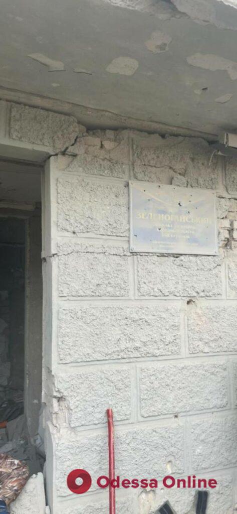 Российские оккупанты нанесли авиаудар по школе в Николаеве (обновлено)
