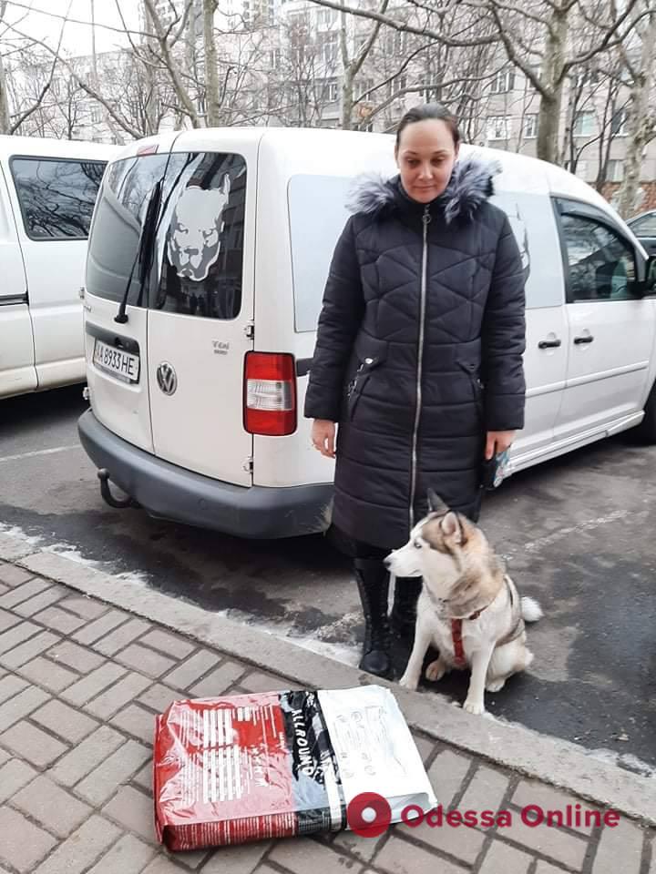 В Одессу доставили 23 тонны сухого корма для домашних животных
