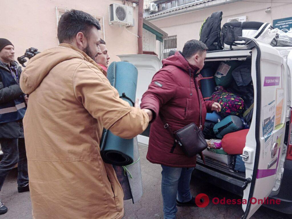 Спальники, карематы и медикаменты: в Одессу прибыла гуманитарная помощь из Львова