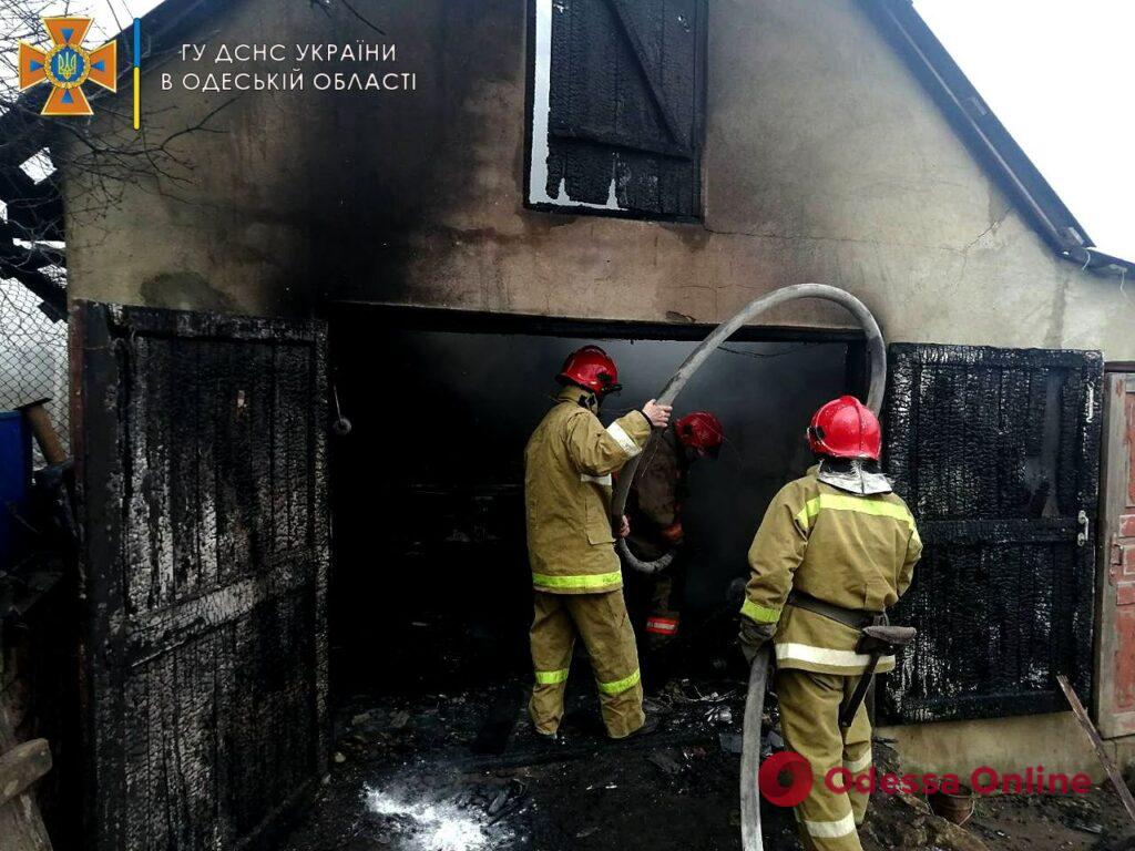 В селе Одесской области произошел пожар в гараже