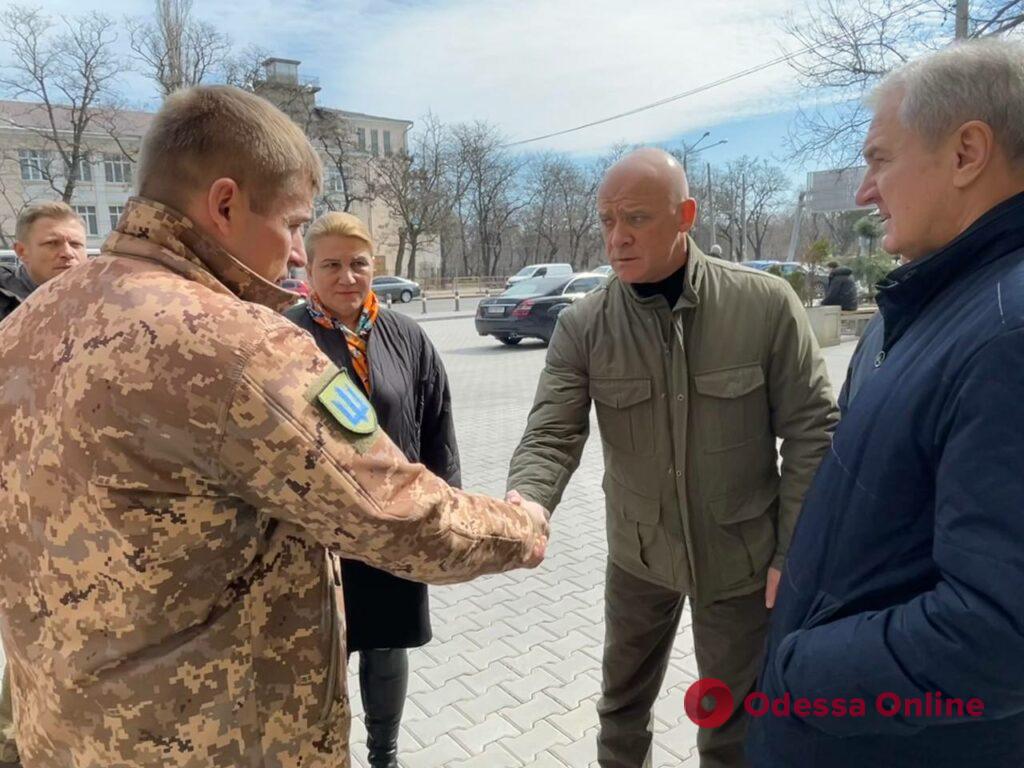 Утренний ракетный удар по Одессе: в одном из домов семья успела спрятаться в подвале