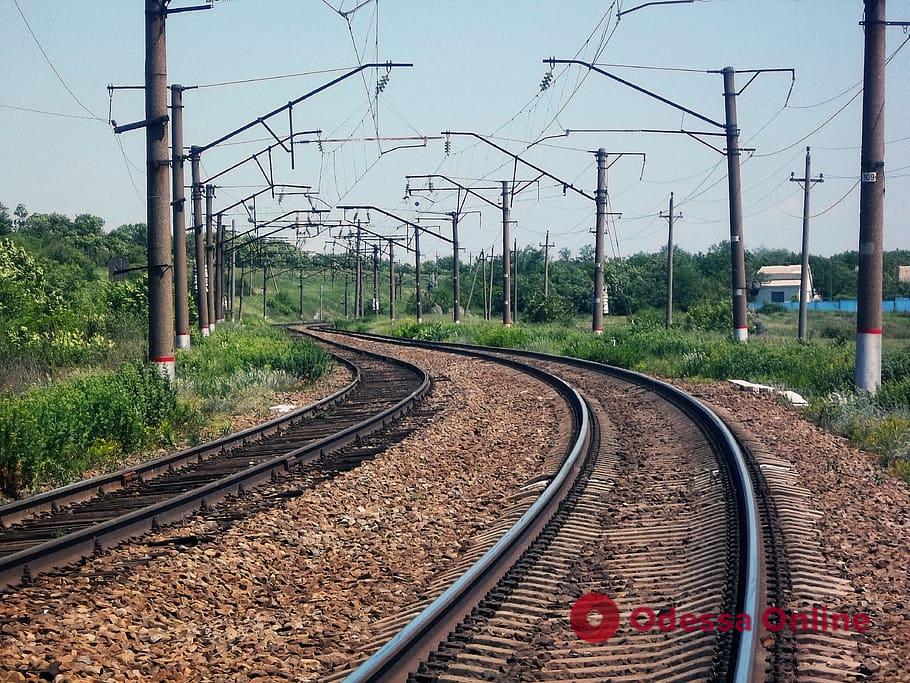 Утром рашисты обстреляли пять железнодорожных станций в Украине