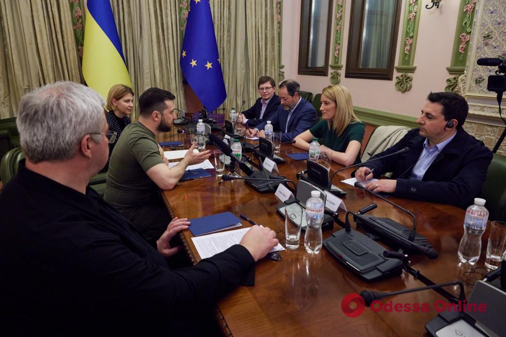 Владимир Зеленский встретился в Киеве с Президентом Европарламента Робертой Мецолой
