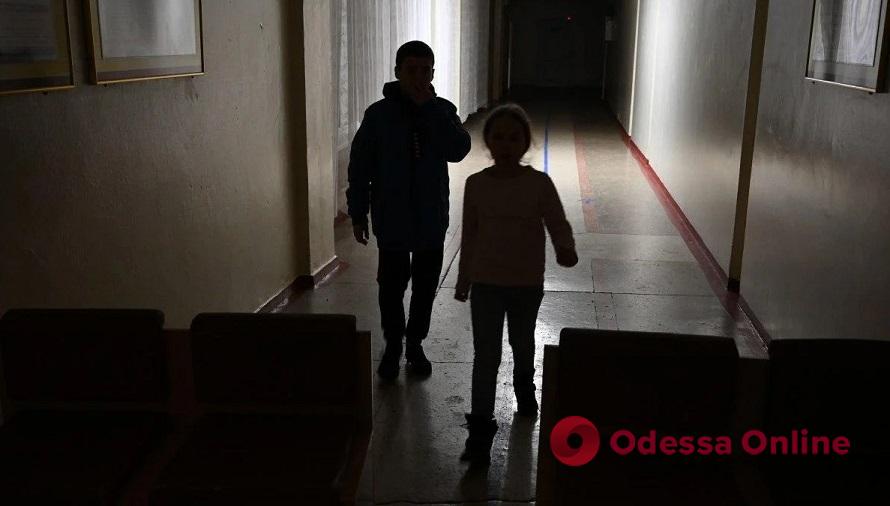 В Херсоне 58 детей-сирот больше месяца скрываются в подвале церкви