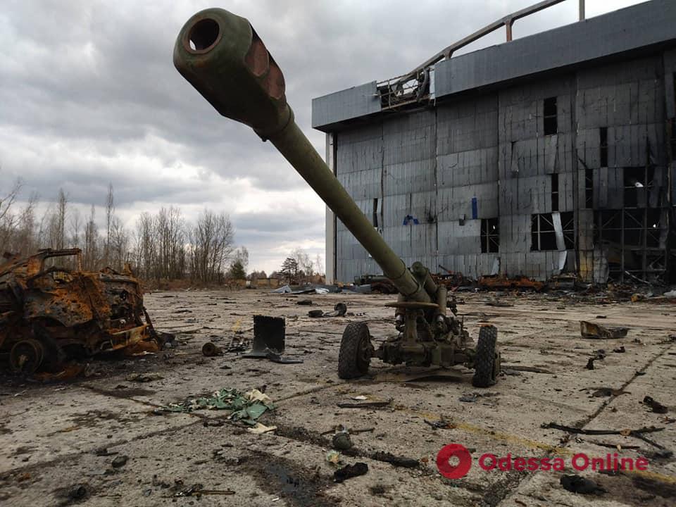 В Генштабе ВСУ показали, как выглядит разрушенный оккупантами аэропорт в Гостомеле и Ан-225 «Мрія»